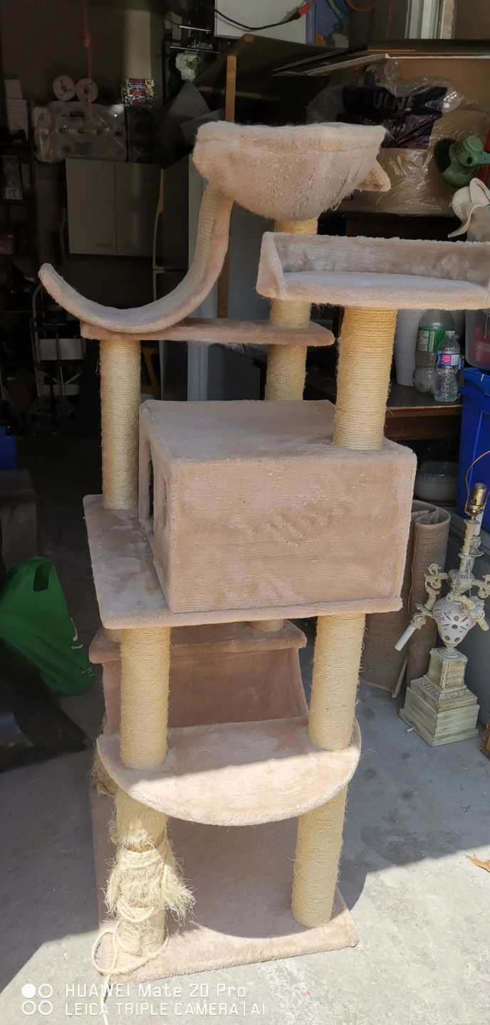 Multi-level Cat Tree with Scratching Posts