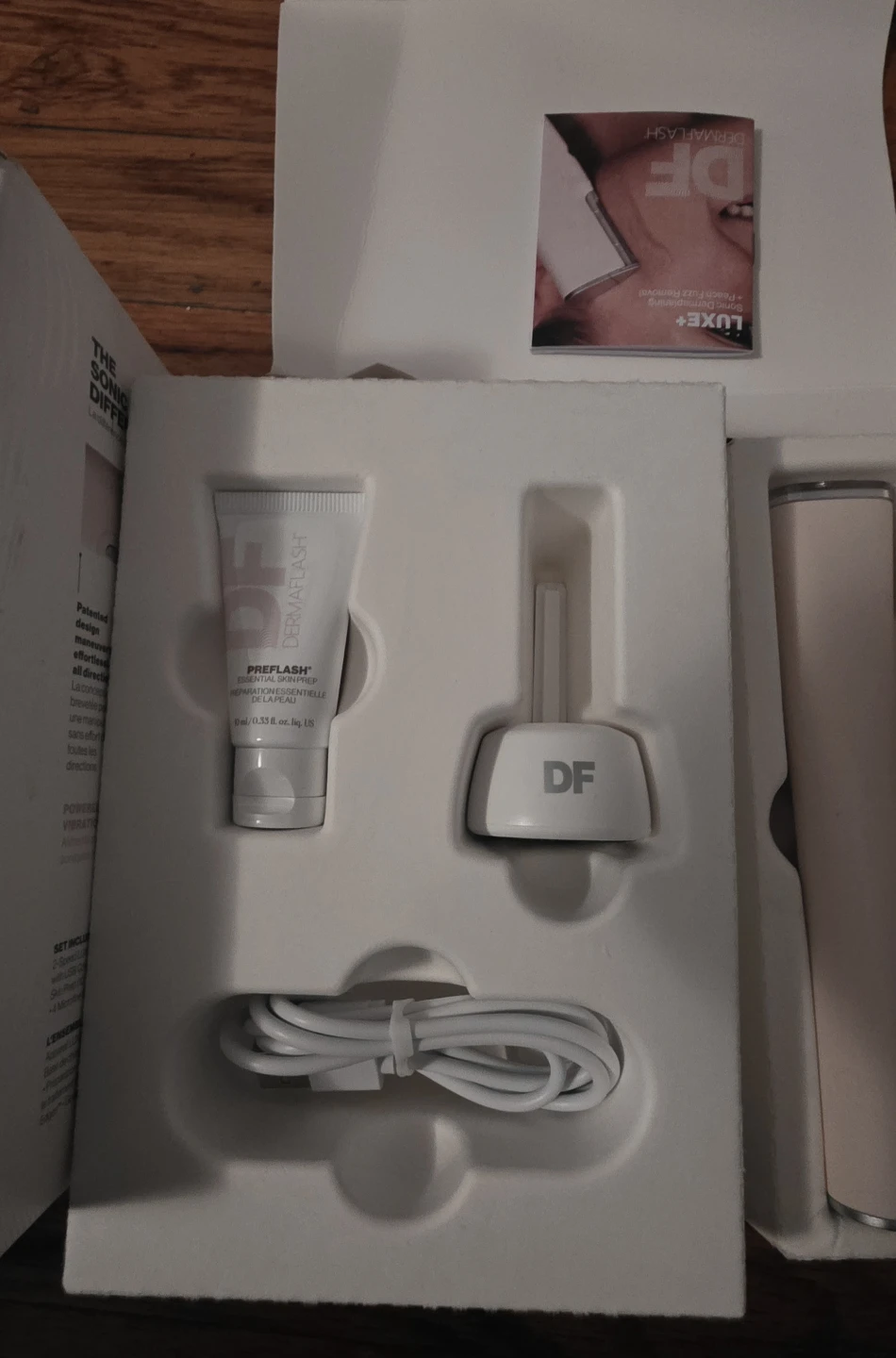 DERMAFLASH LUXE+ Sonic Dermaplaning + Peach Fuzz Removal Device - photo 5