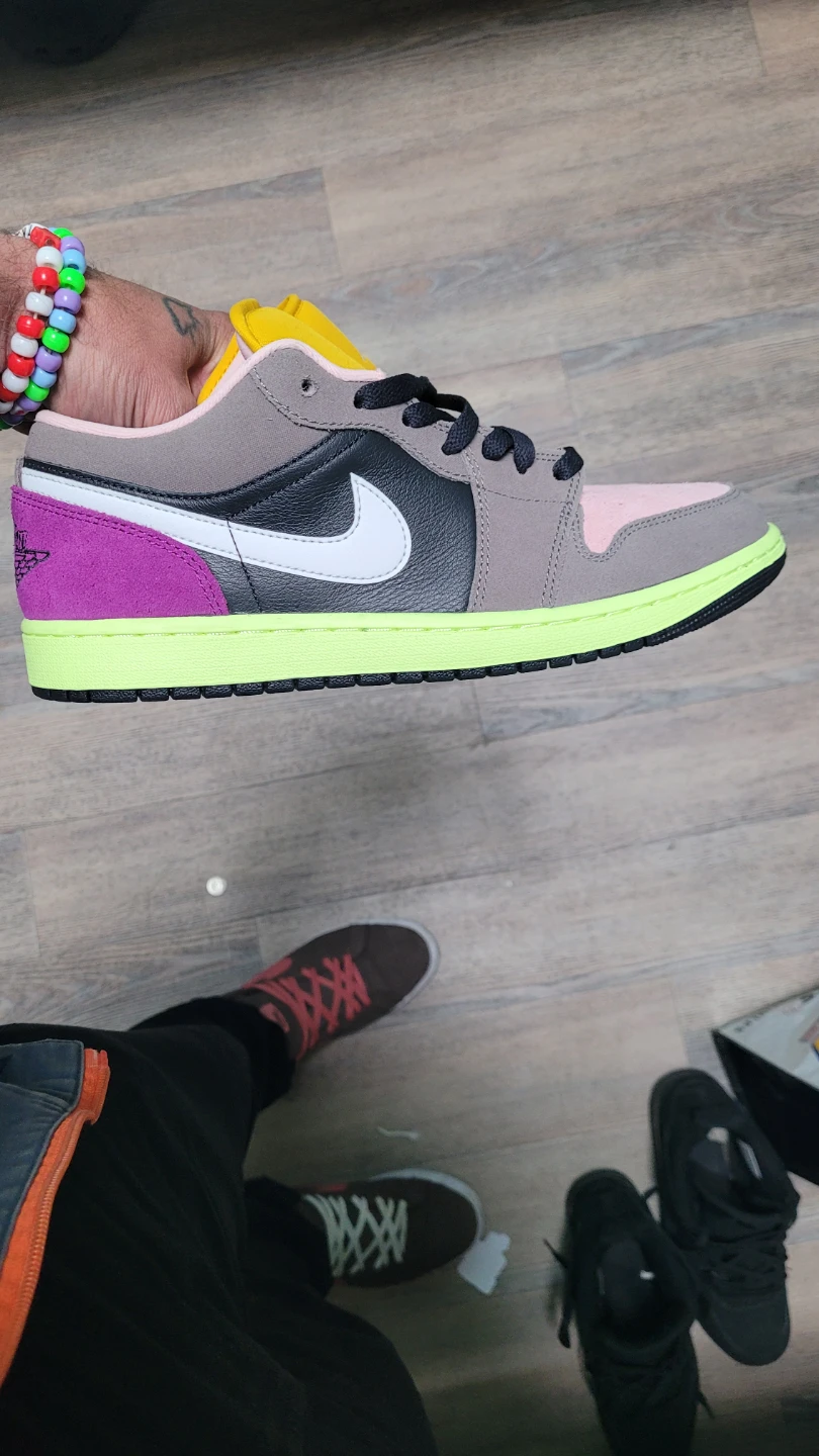 Air Jordan 1 Low SE GS 'Multi-Color' - photo 3