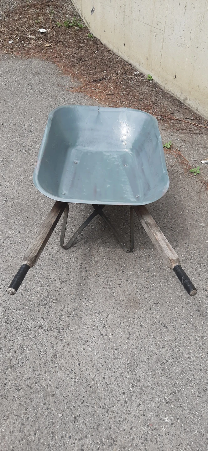 Metal Garden Wheelbarrow & Garden Tools READ DESCRIPTION ON SIZE - photo 2