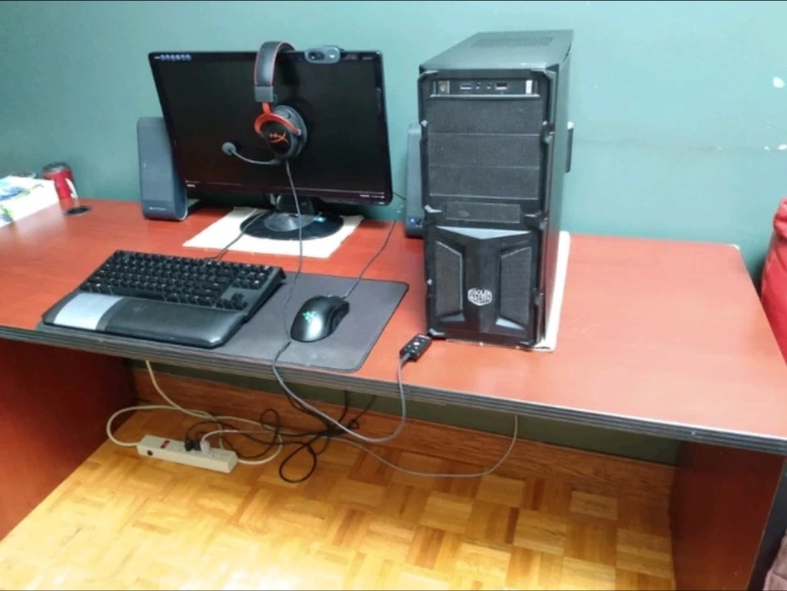Large Office/home computer desk - photo 3