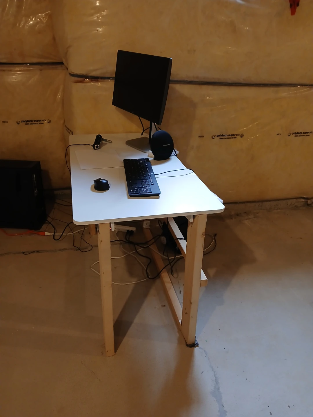 DIY Computer Desk - photo 2