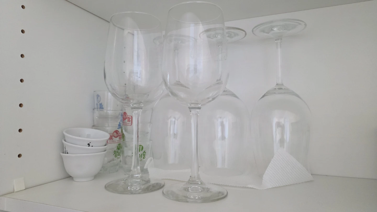 5 wine glasses and small soju glasses