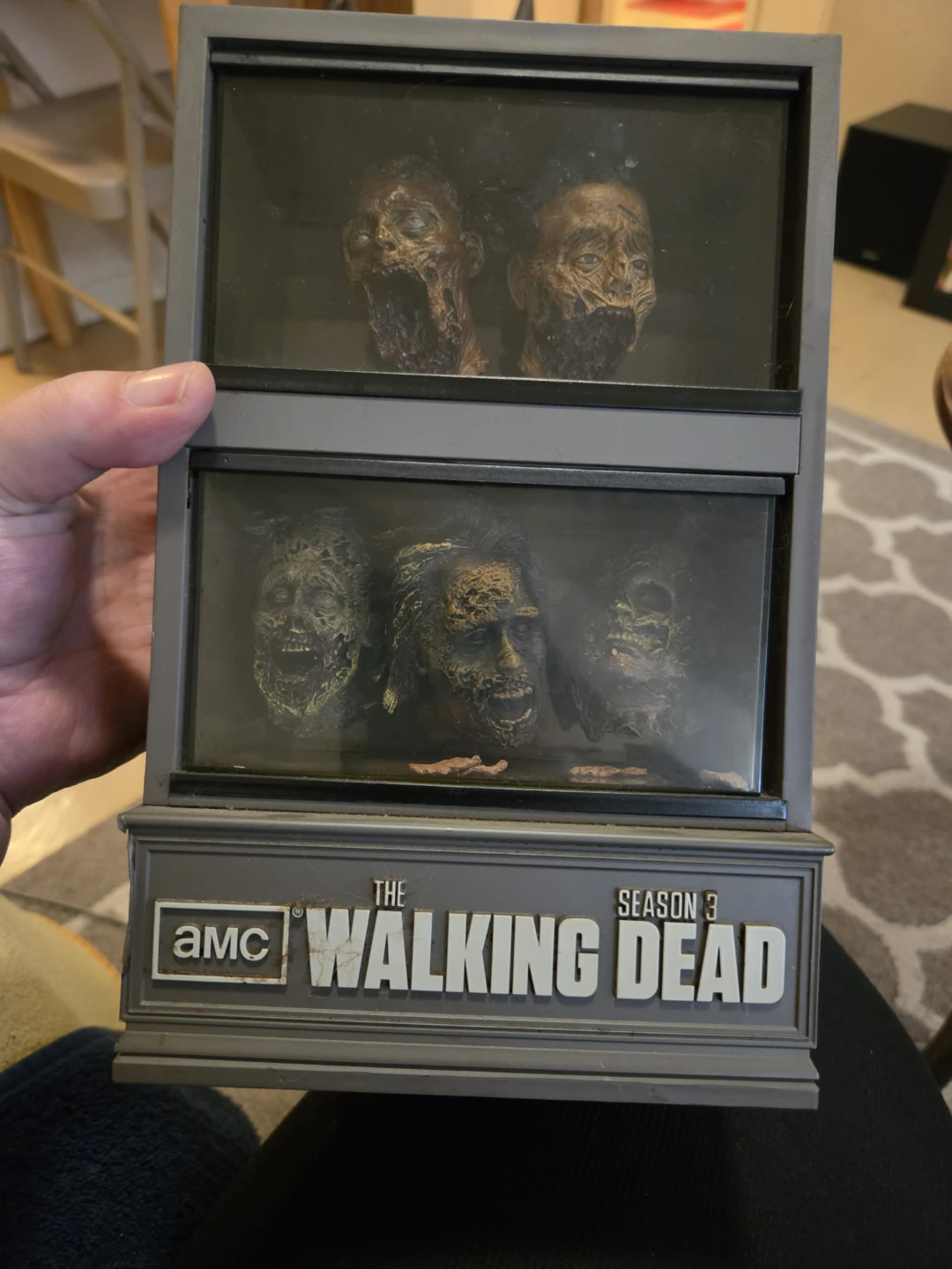 T W D The Complete  Season 3 Blu-ray Set light not working