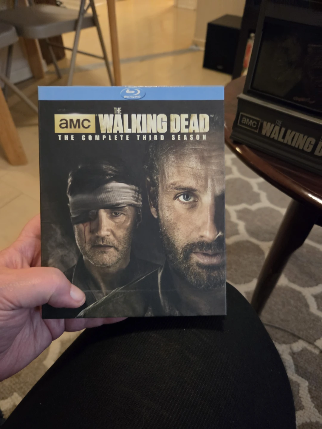 T W D The Complete  Season 3 Blu-ray Set light not working - photo 5