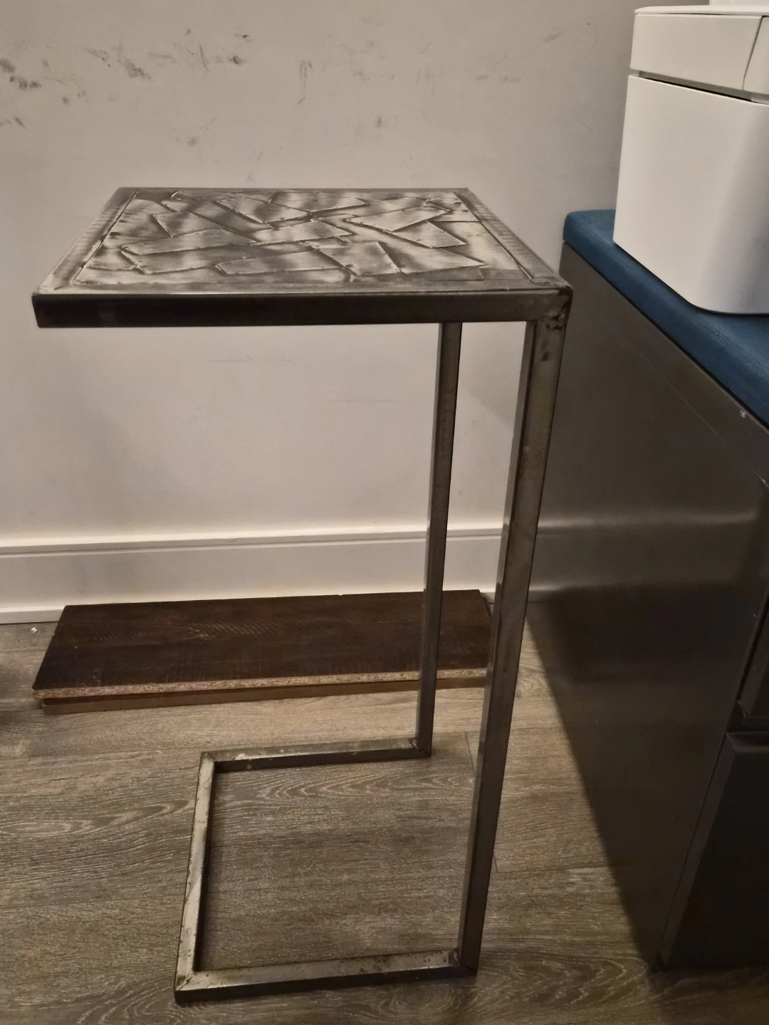 Metal C-Table Side Table