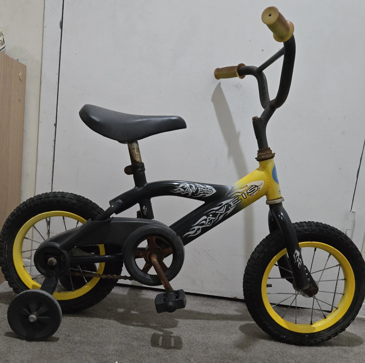 Boys Bicycle with training wheels.