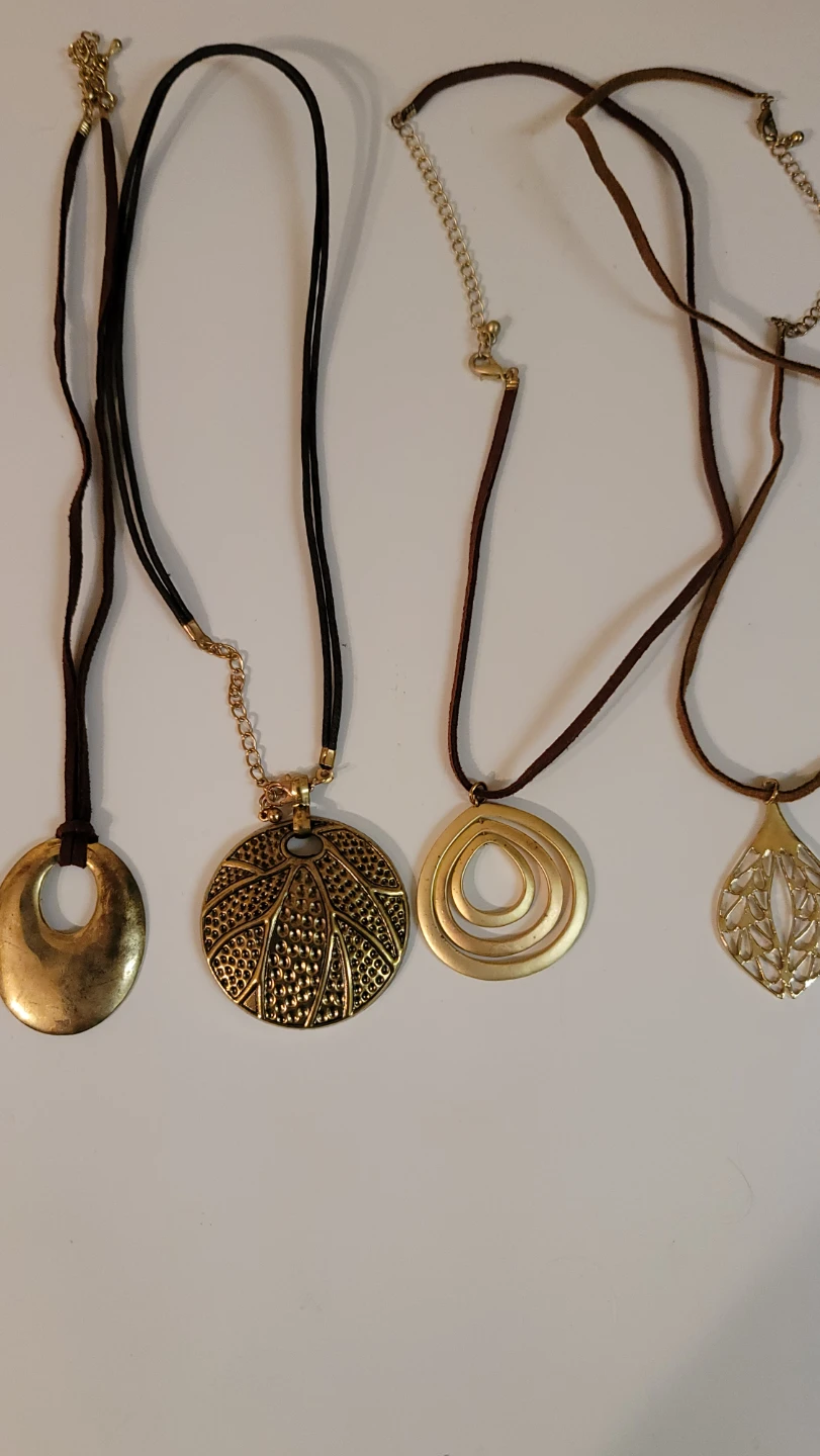 Set of 4 Assorted Pendant Necklaces(BB)