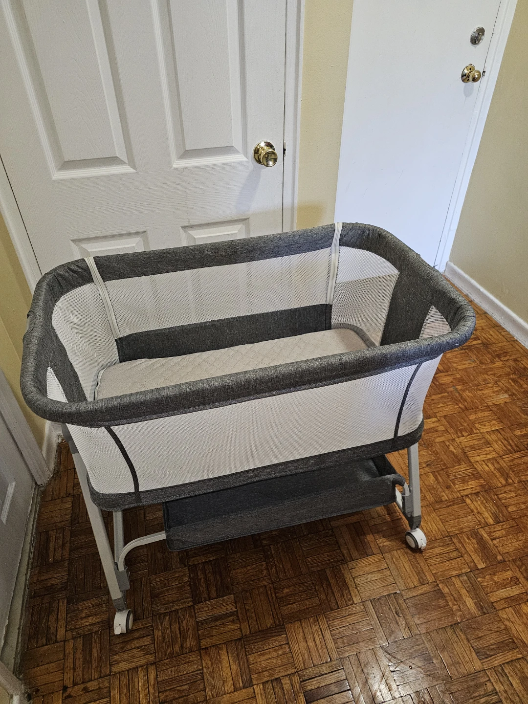 Grey Bassinet with Wheels - photo 2