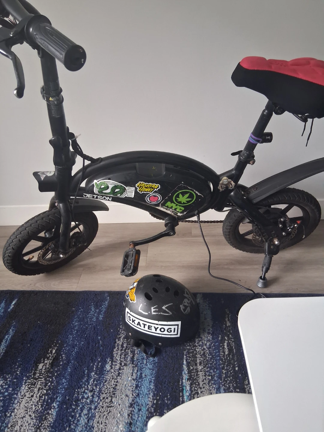Jetson Electric Scooter with Helmet - photo 2