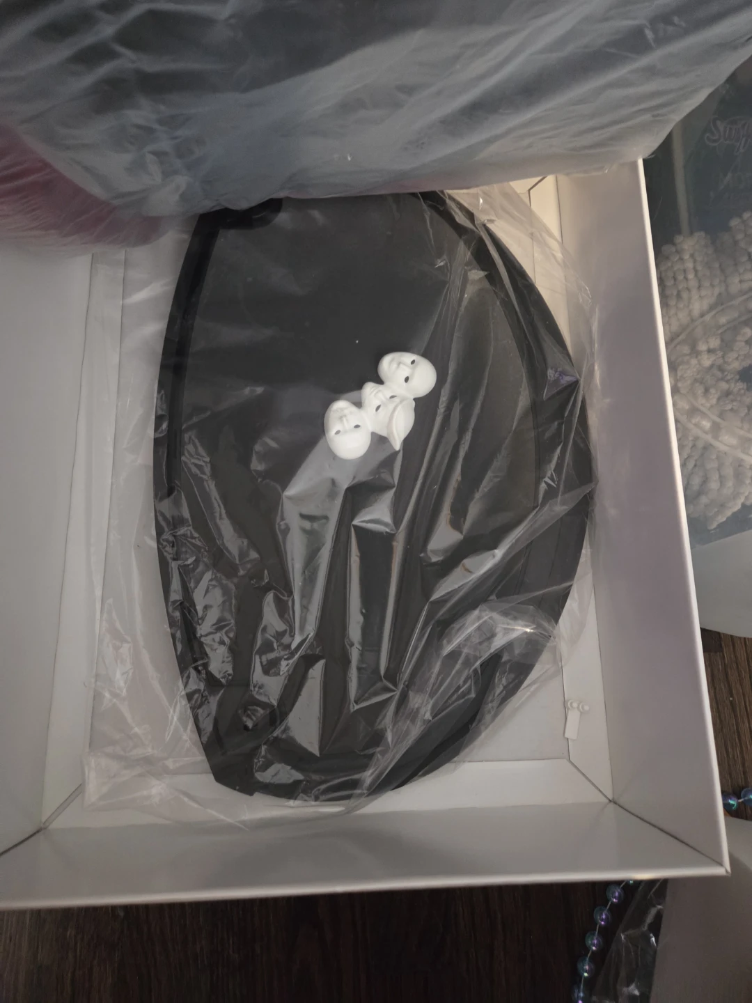 Swarovski Display Stand with Figures - photo 3