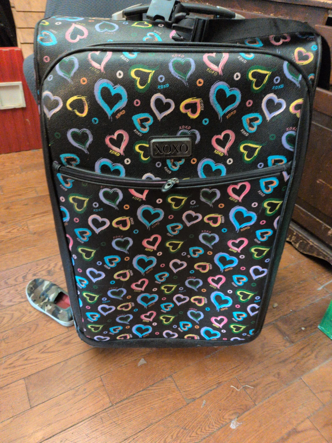 XOXO Rolling Suitcase - Black with Hearts