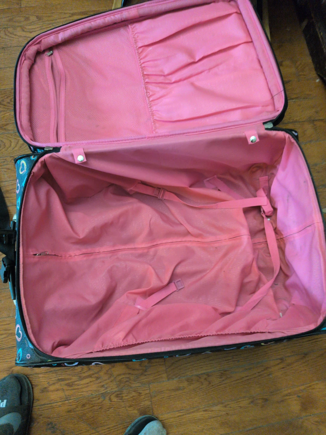 XOXO Rolling Suitcase - Black with Hearts - photo 3