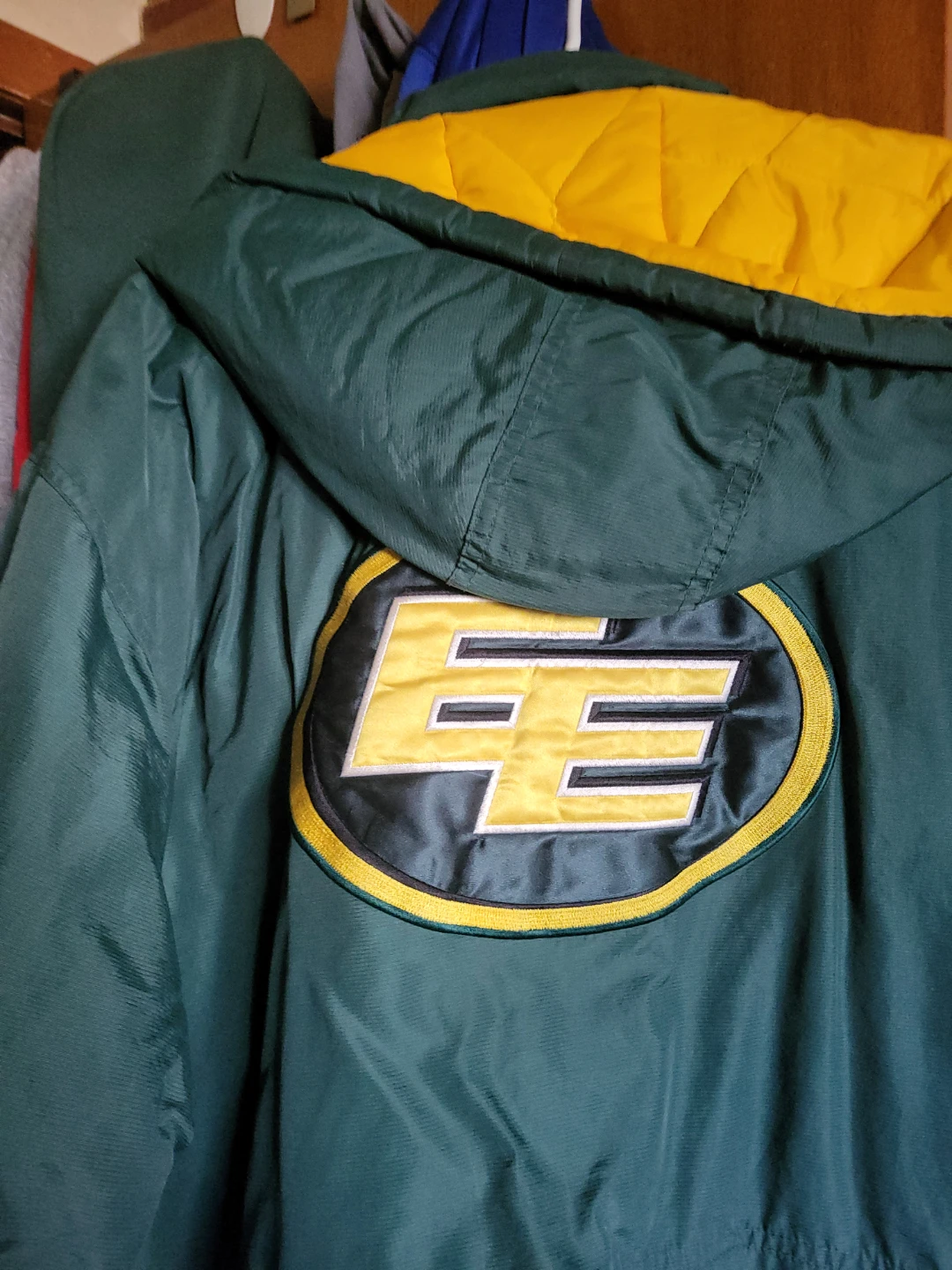 Puma Edmonton Eskimos Green & Gold Puffer Jacket Size L - photo 2