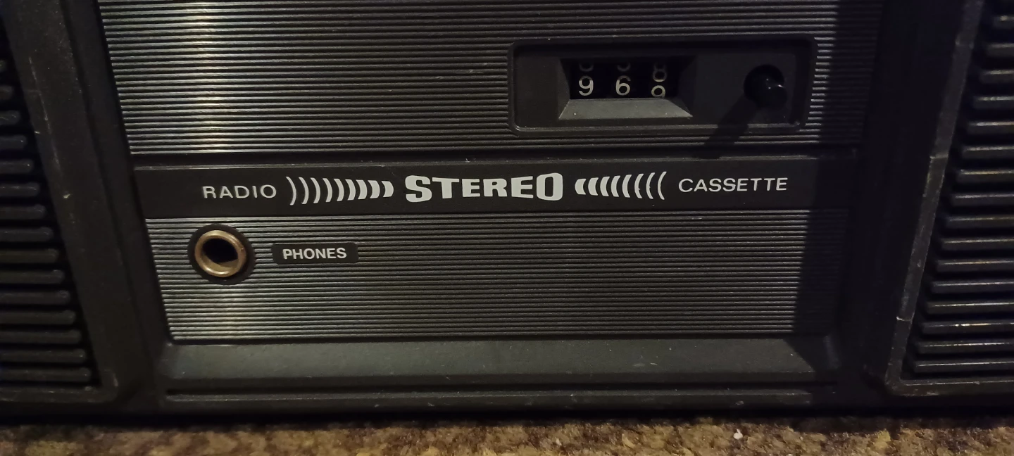 Vintage realistic boombox - photo 3
