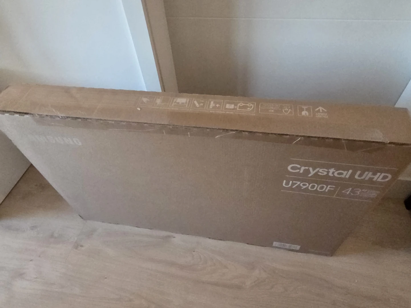 Samsung 43-inch Crystal UHD television - photo 4