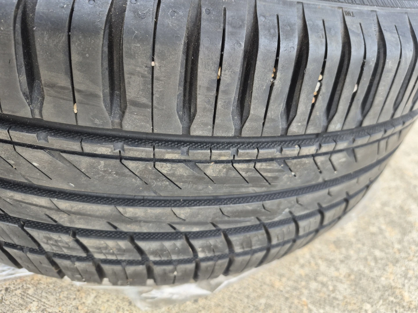 Nokian Whole set of 4 tires only for $100 firm. Size 225 50R 17 - photo 3
