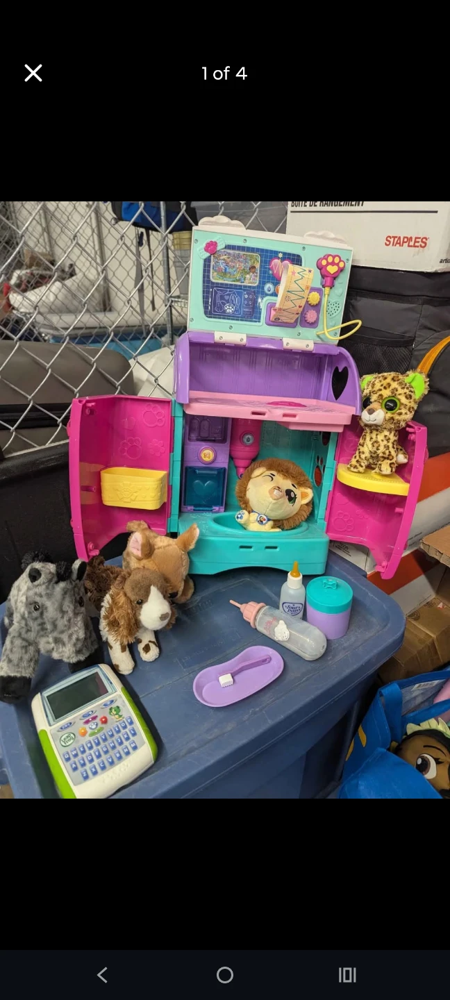 Vet Clinic Toy with Animals and Accessories