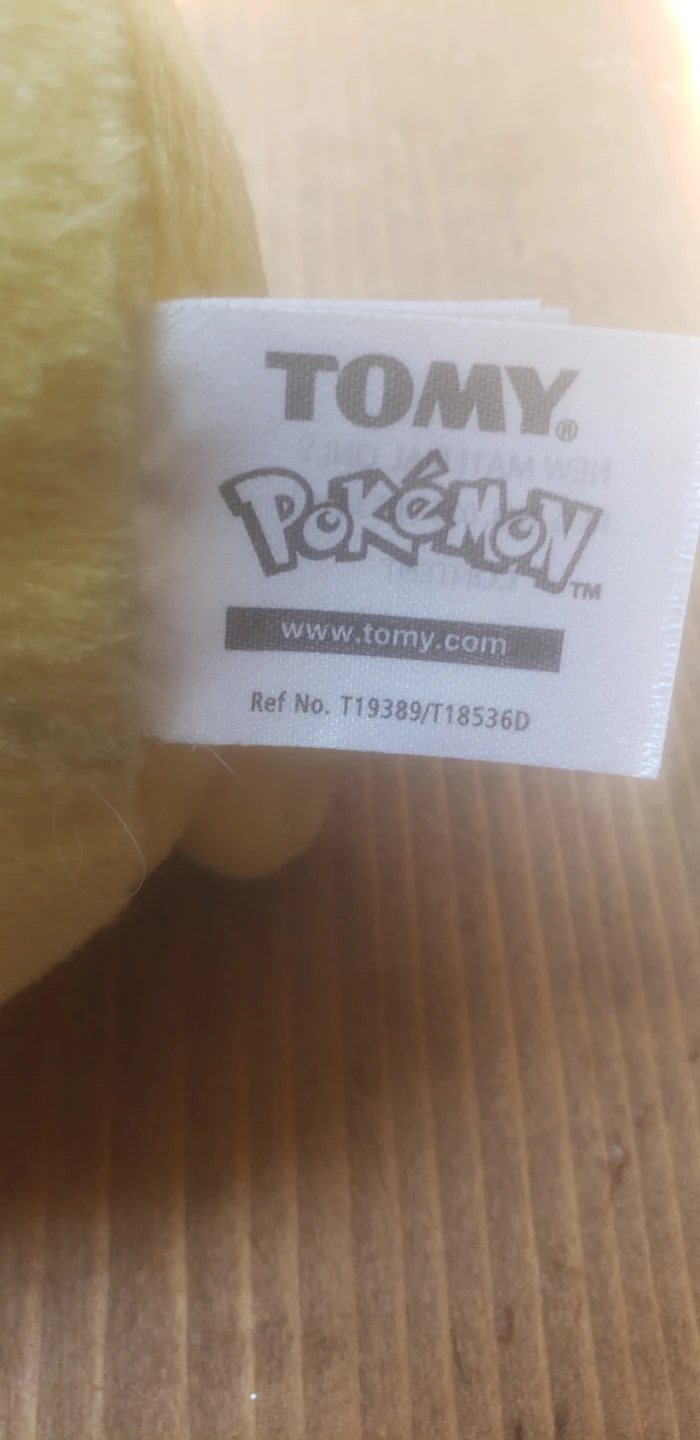 Authentic Pikachu Pokémon Plush Toy - photo 3