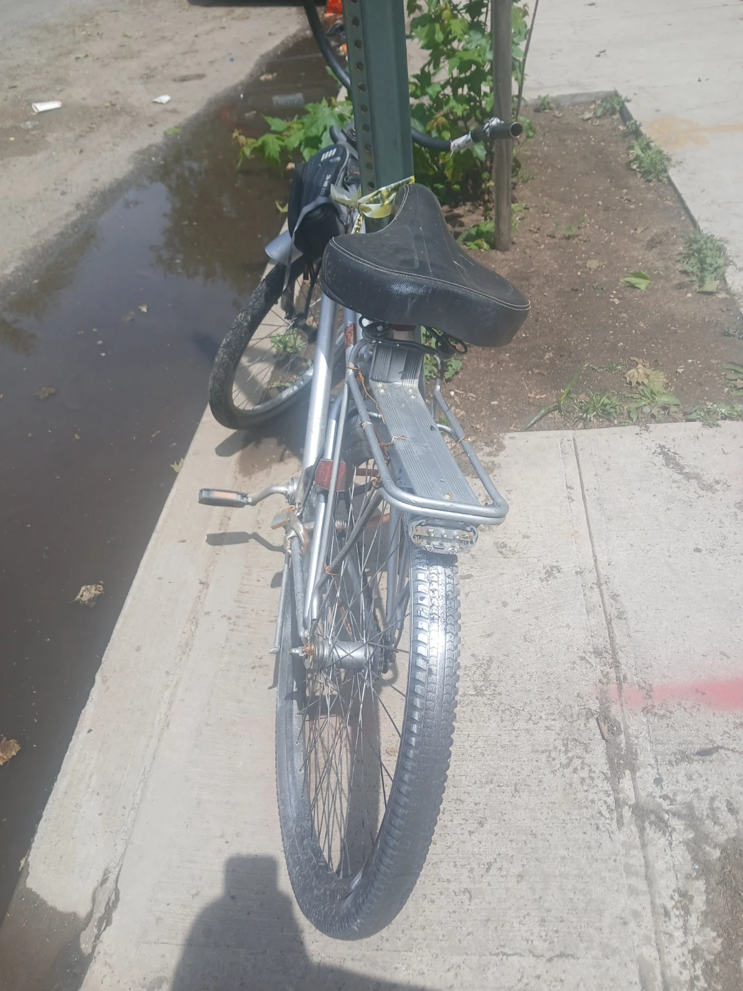 Silver Cruiser Bicycle with Rear Rack - photo 3