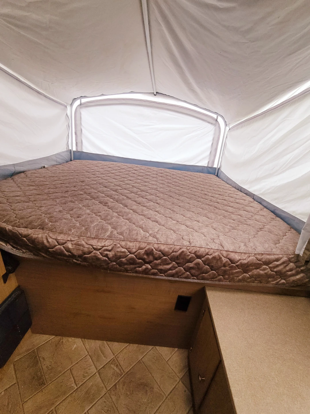 Coleman Pop-Up Camper Trailer - photo 4