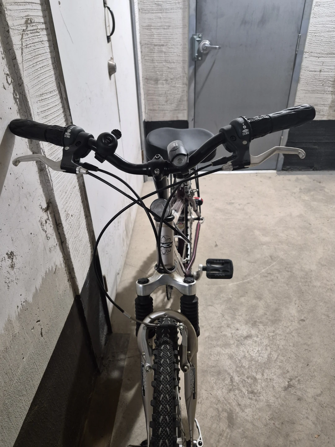 KHS Town and Country  21-Speed Mountain Bike - photo 3