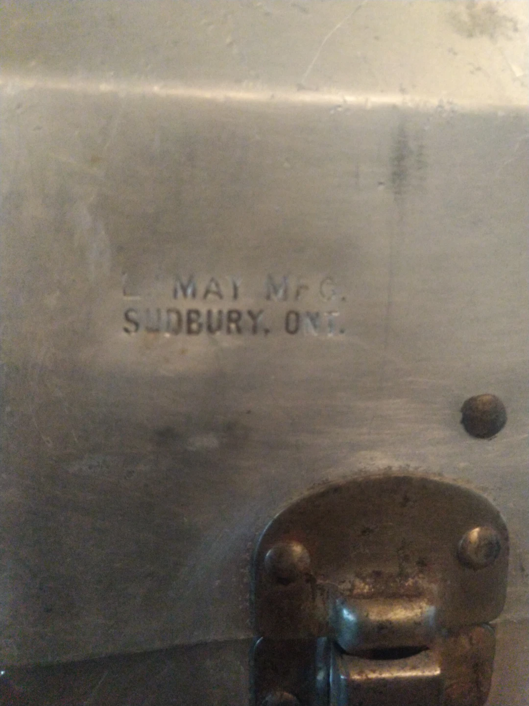 L. May Mfg. Co. Aluminum Carrying Case - photo 3