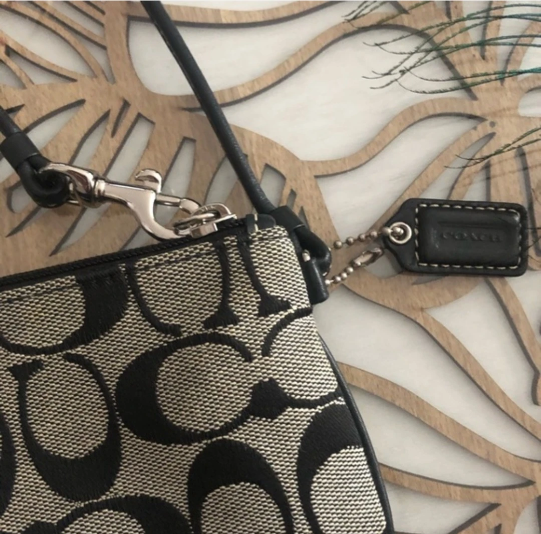 NWOT COACH Signature C Wristlet Pouch - photo 3