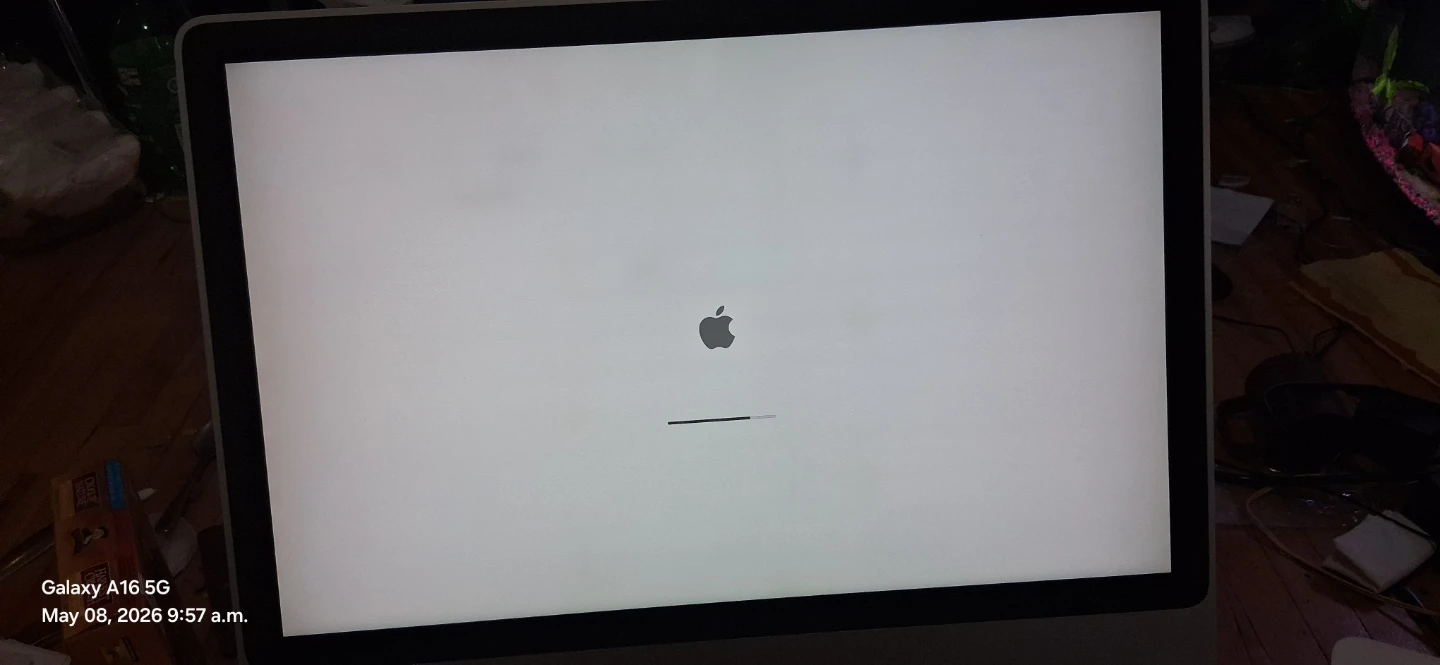 Apple iMac Desktop Computer and apple airport NAS hub - photo 3