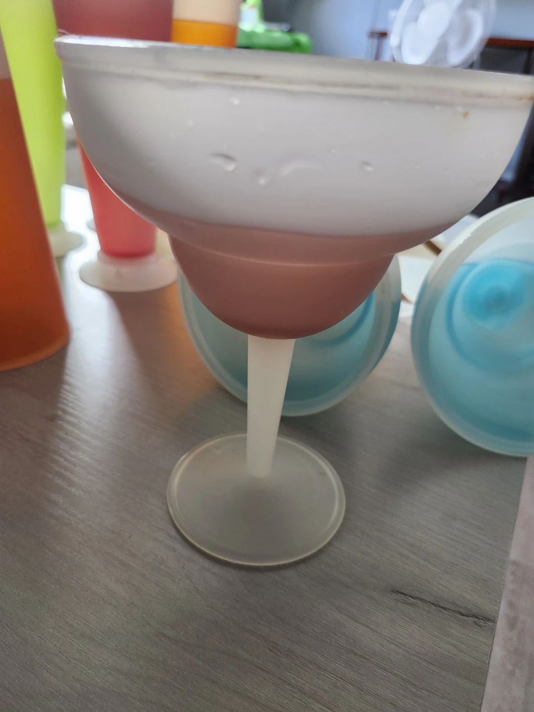 Double walled plastic novelty drinking glasses - photo 2