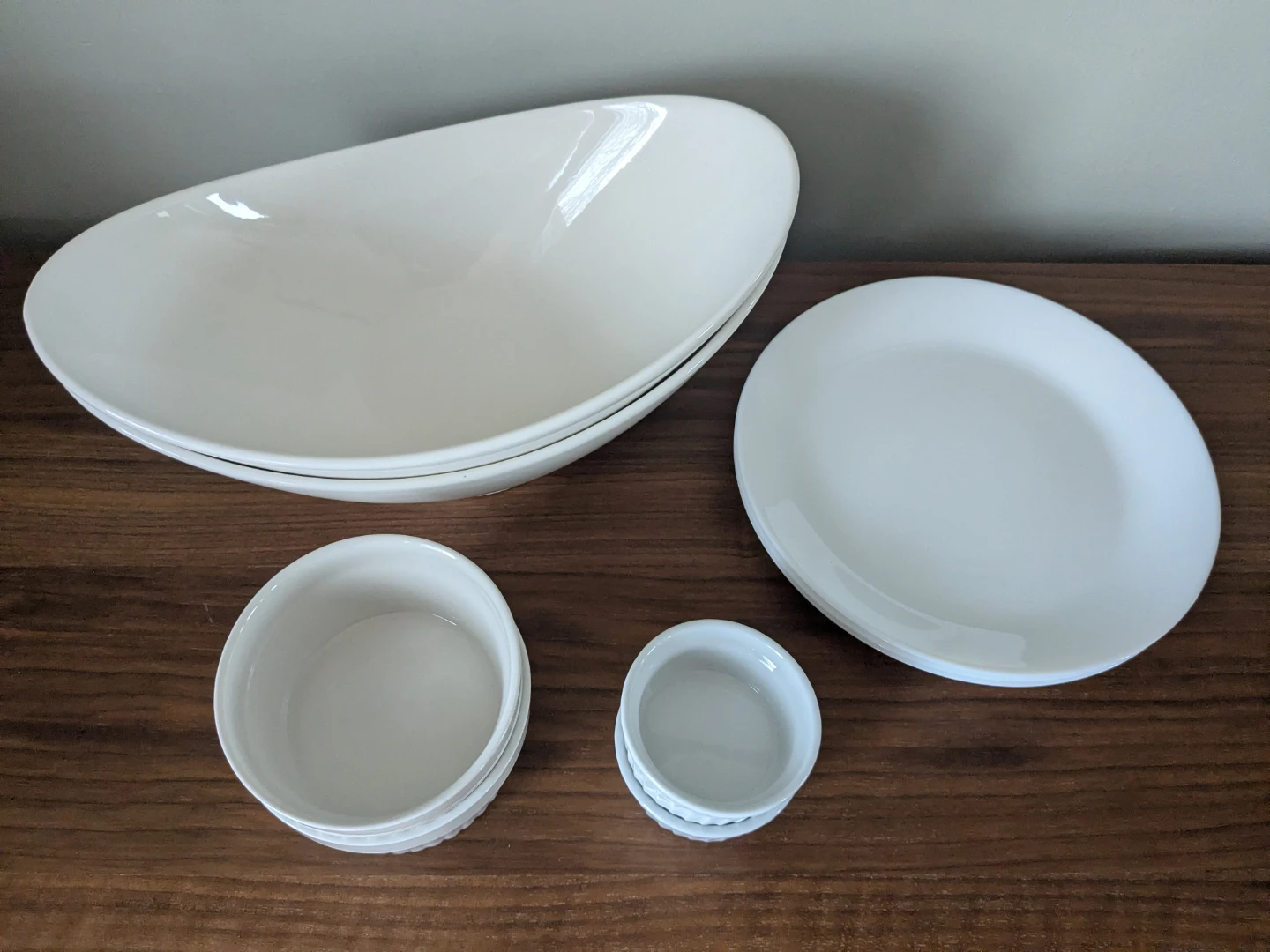 Bowls and plates - photo 2
