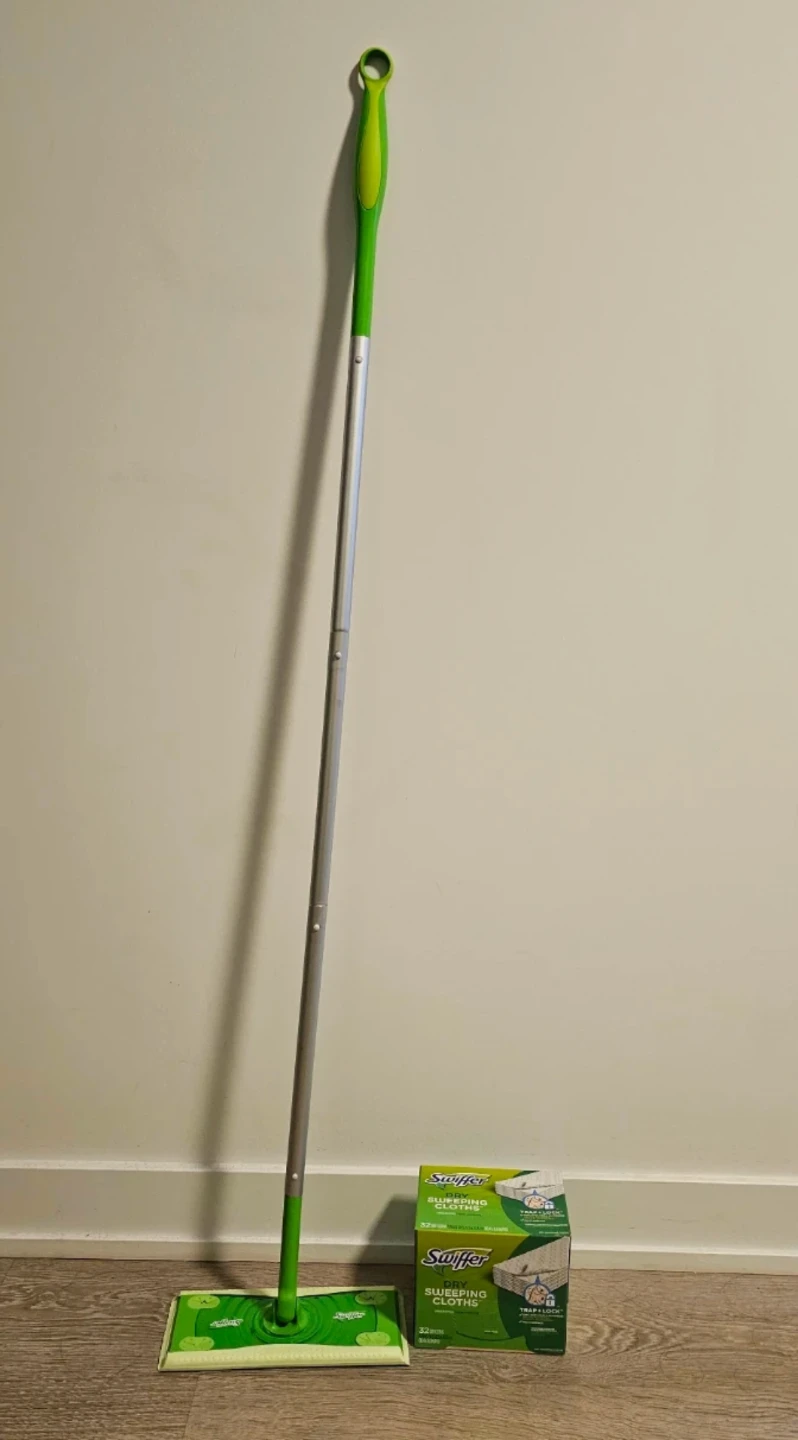 Swiffer Sweeper + 32 Dry Sweeping Cloth