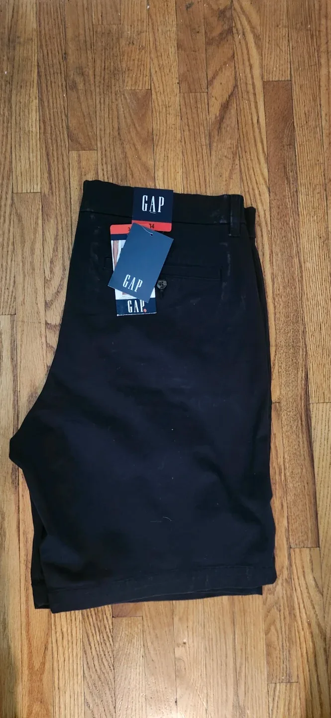 GAP Men's Black Shorts - Size 34