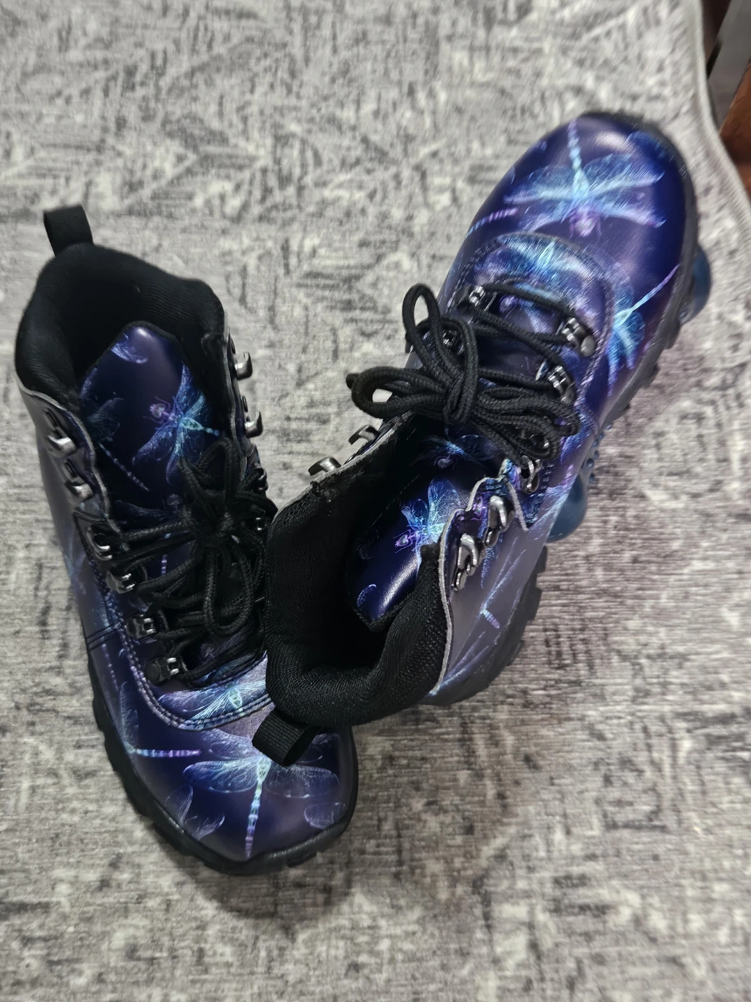 YesWeVibe Dragonfly Print Hiking Boots