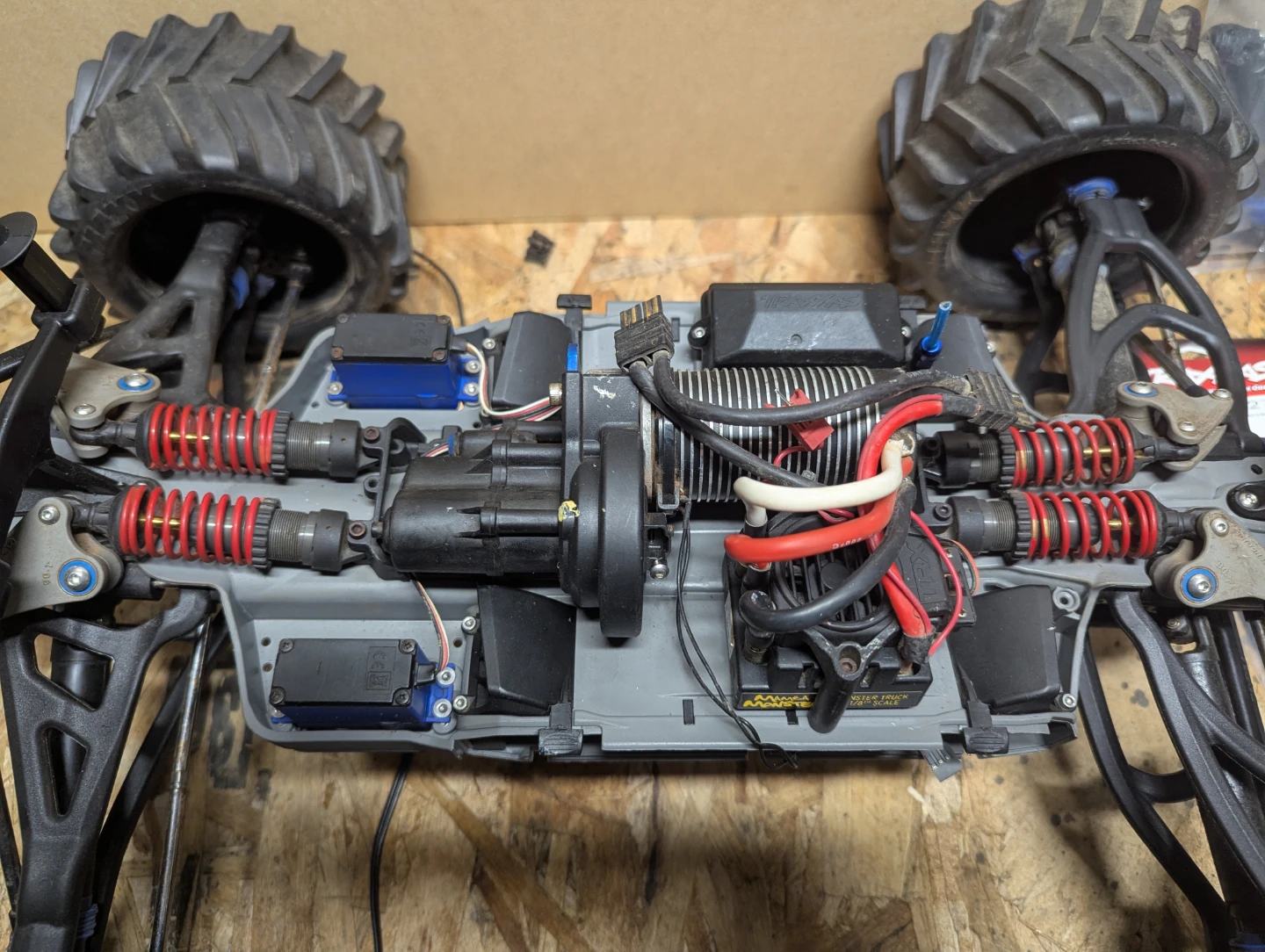 Traxxas E-Revo Monster Truck RC Car - photo 2