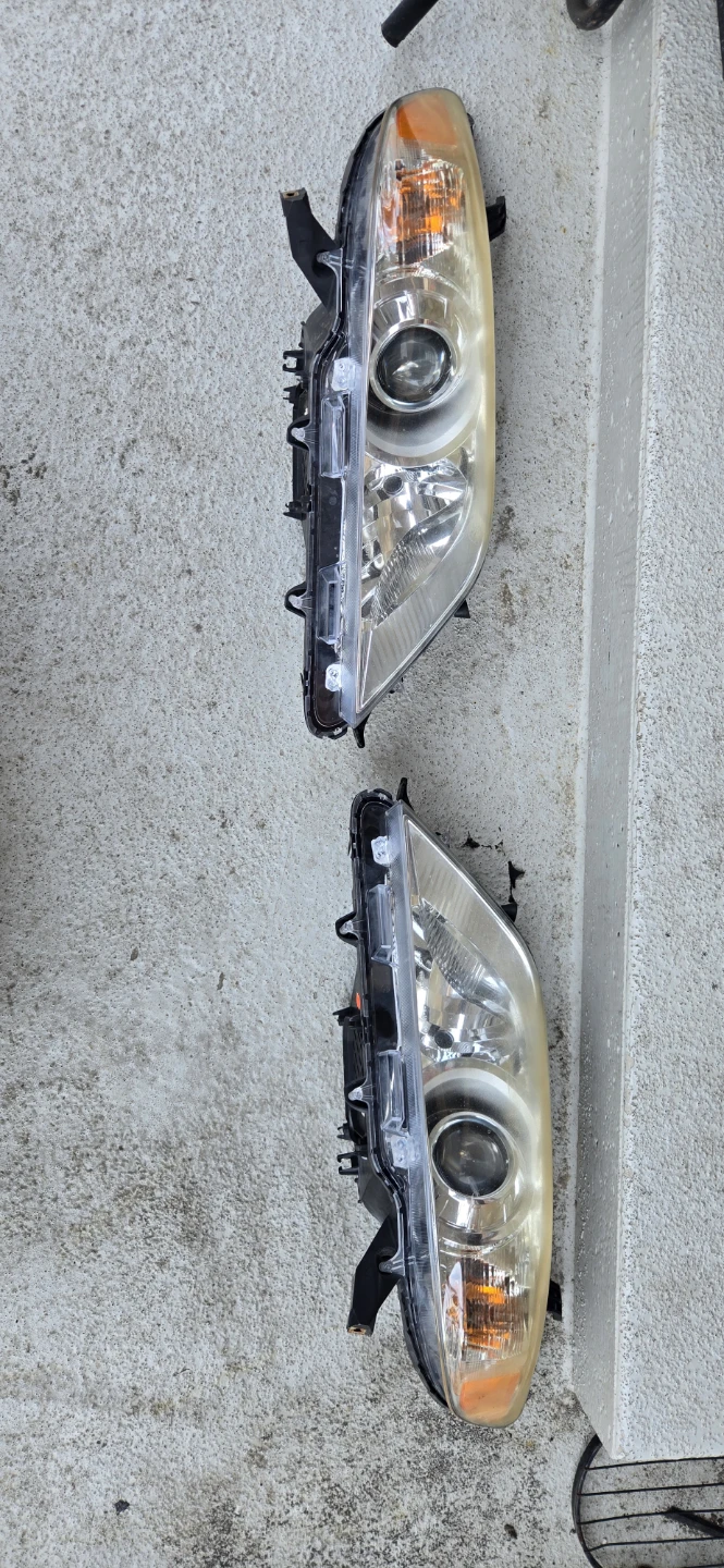 2011 - 2015 toyota sienna Headlights