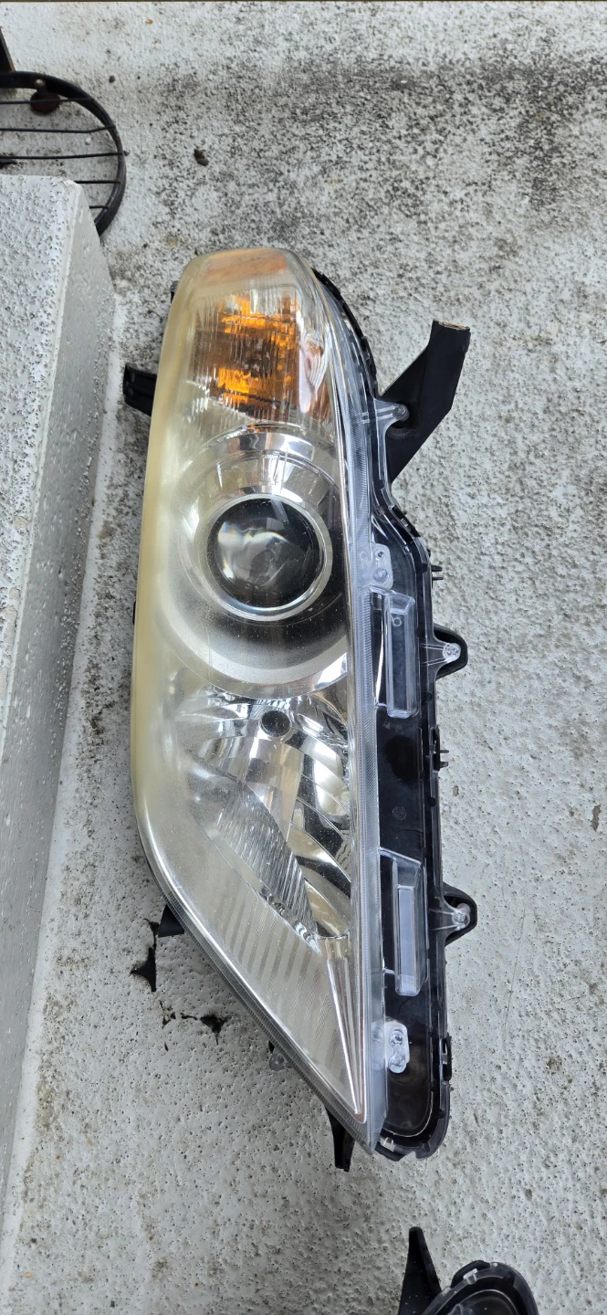 2011 - 2015 toyota sienna Headlights - photo 2