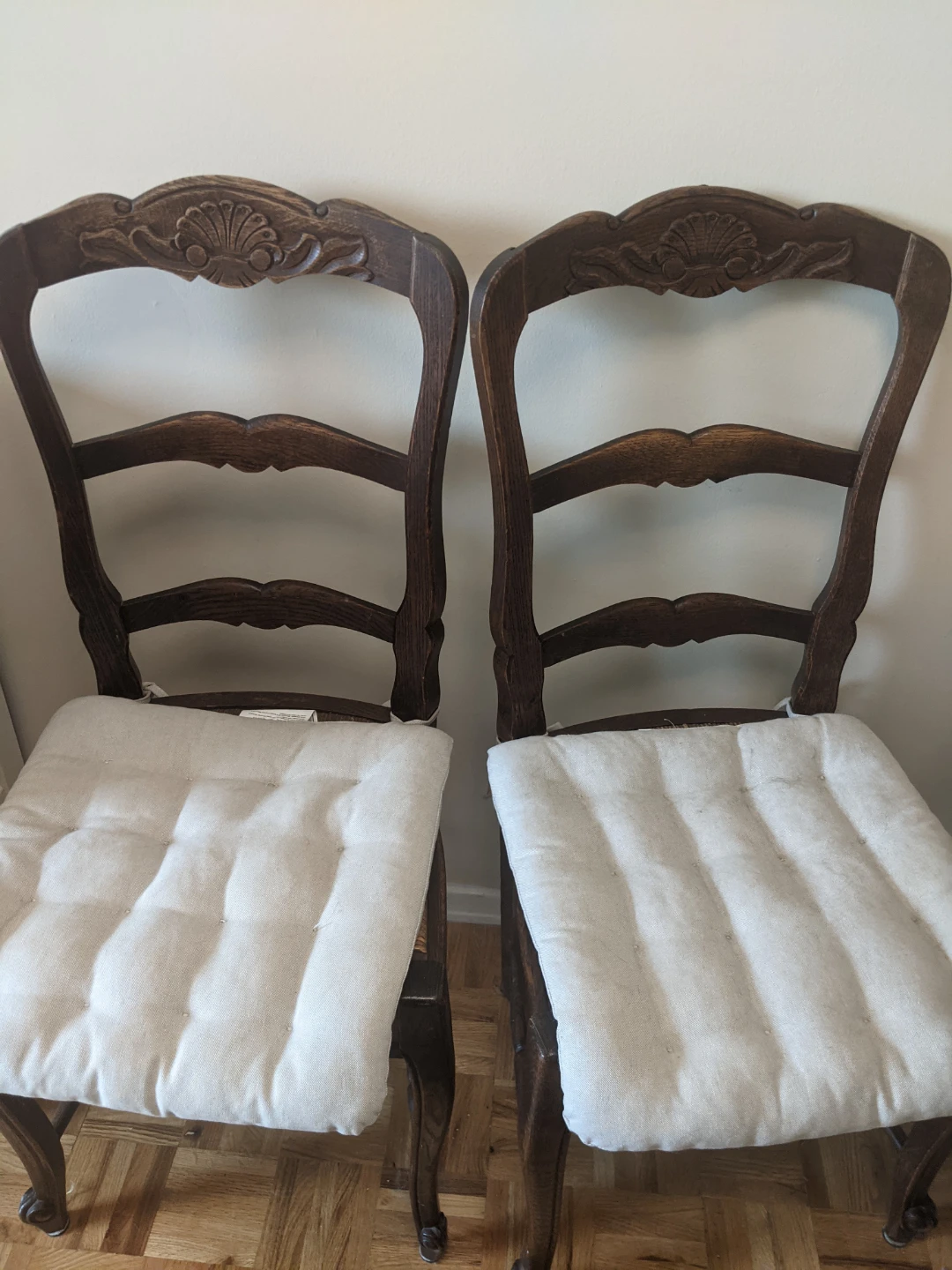 Set of 2 Dark Wood Dining Chairs with White Cushions - photo 2
