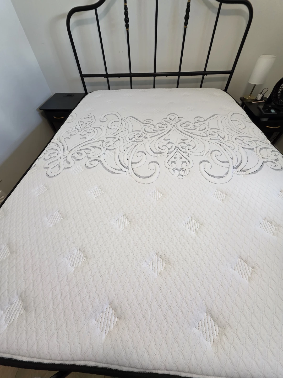 Queen Mattress - medium firm + metal frame - photo 4