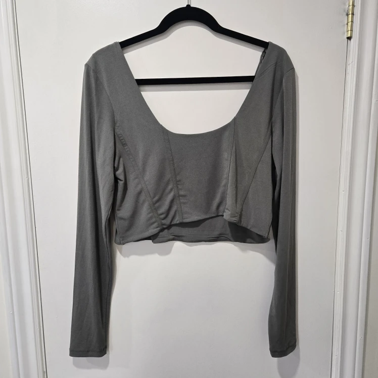 NWOT Dynamite Grey Longsleeve Top - photo 3