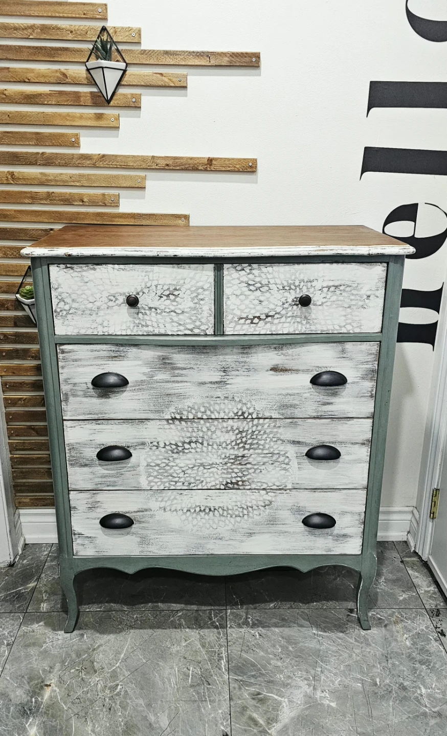 Vintage Dresser | Farmhouse| Shabby Chic| Rustic| Upcycled - photo 2