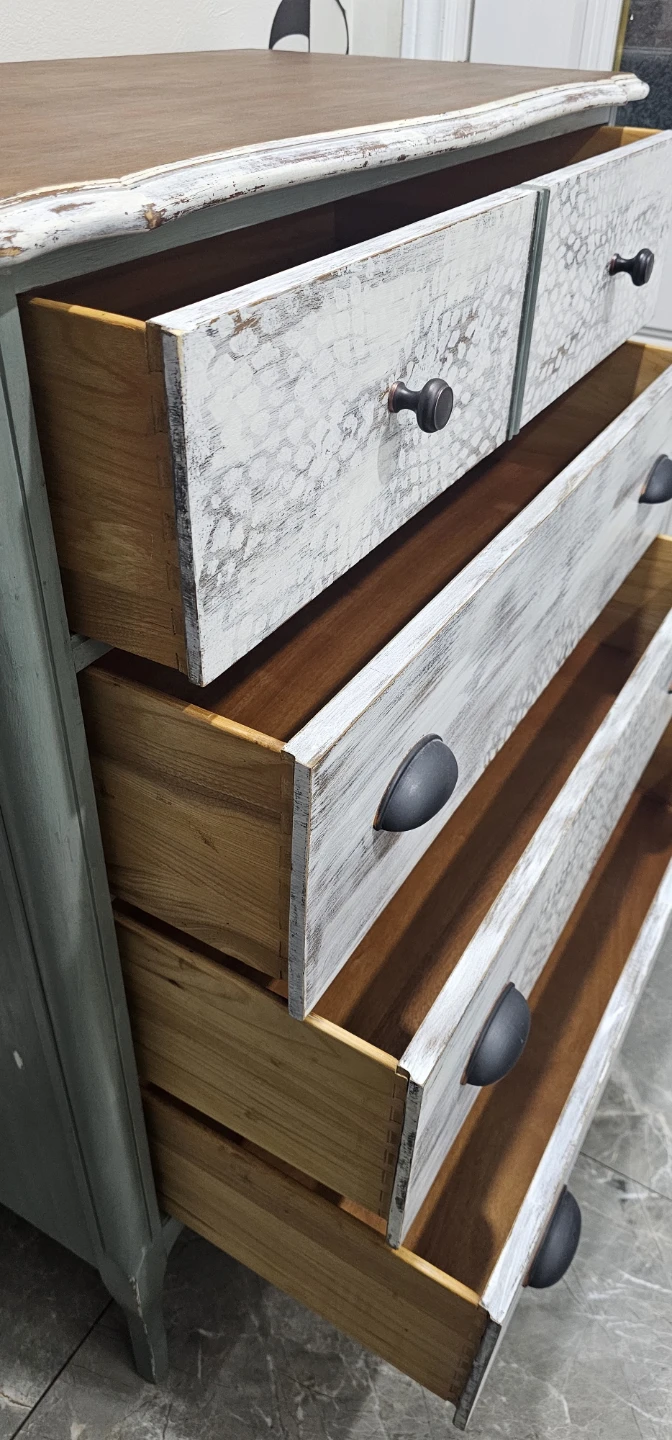 Vintage Dresser | Farmhouse| Shabby Chic| Rustic| Upcycled - photo 3