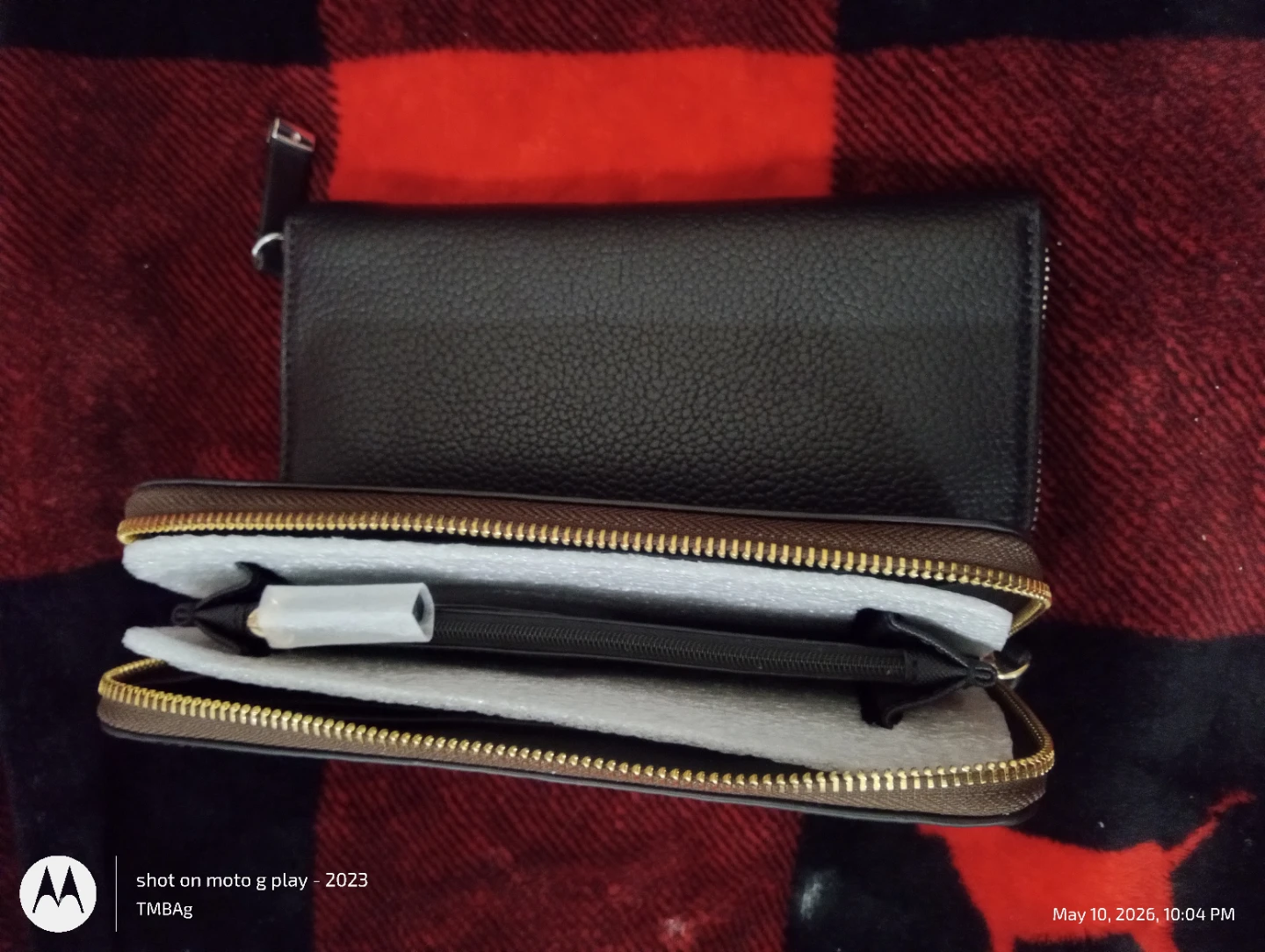 Calvin Klein Women's Wallets - Black and Signature Print - photo 3