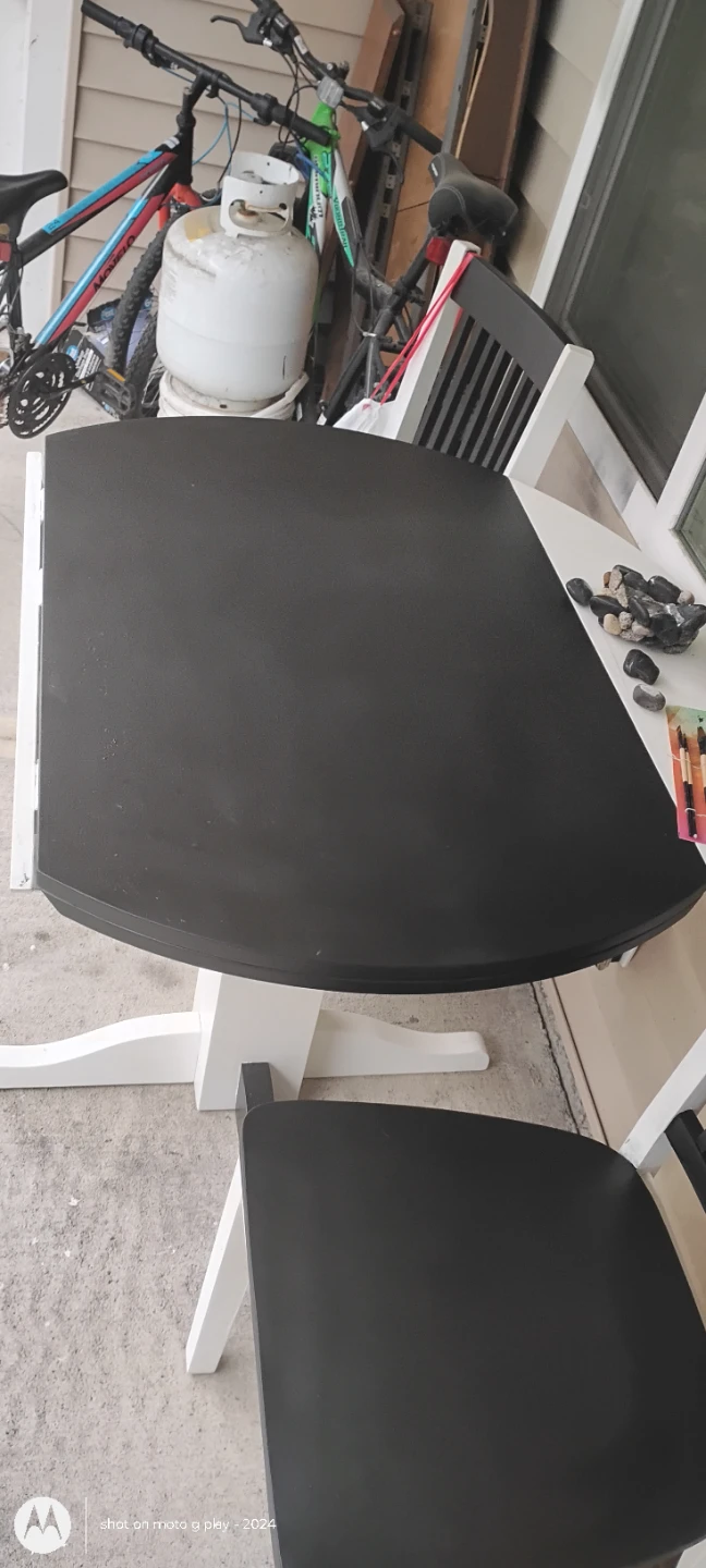 Table and two chairs - photo 3