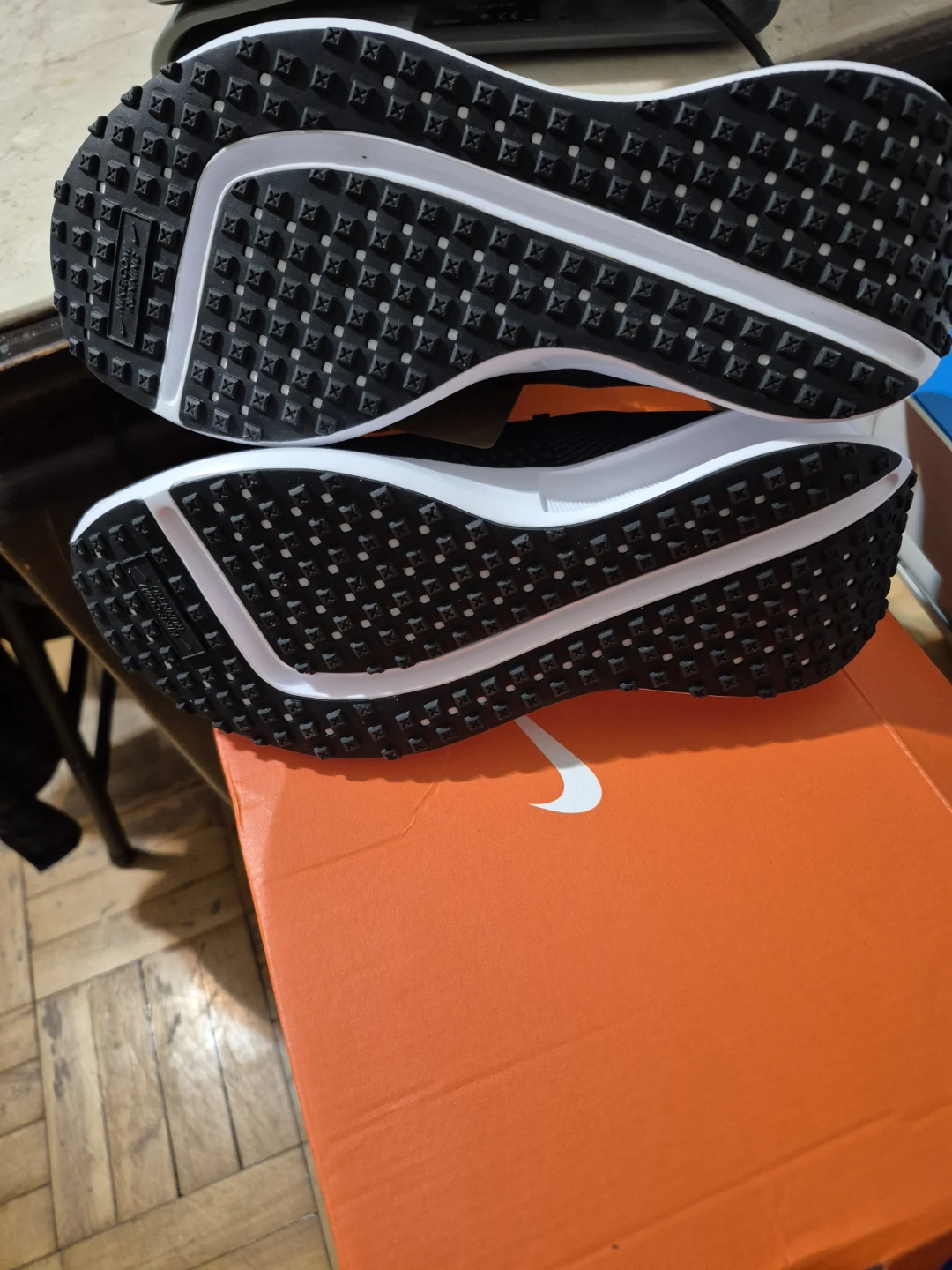 BNIB)Nike Interact Run Size 7 Women's Running Shoes - photo 2