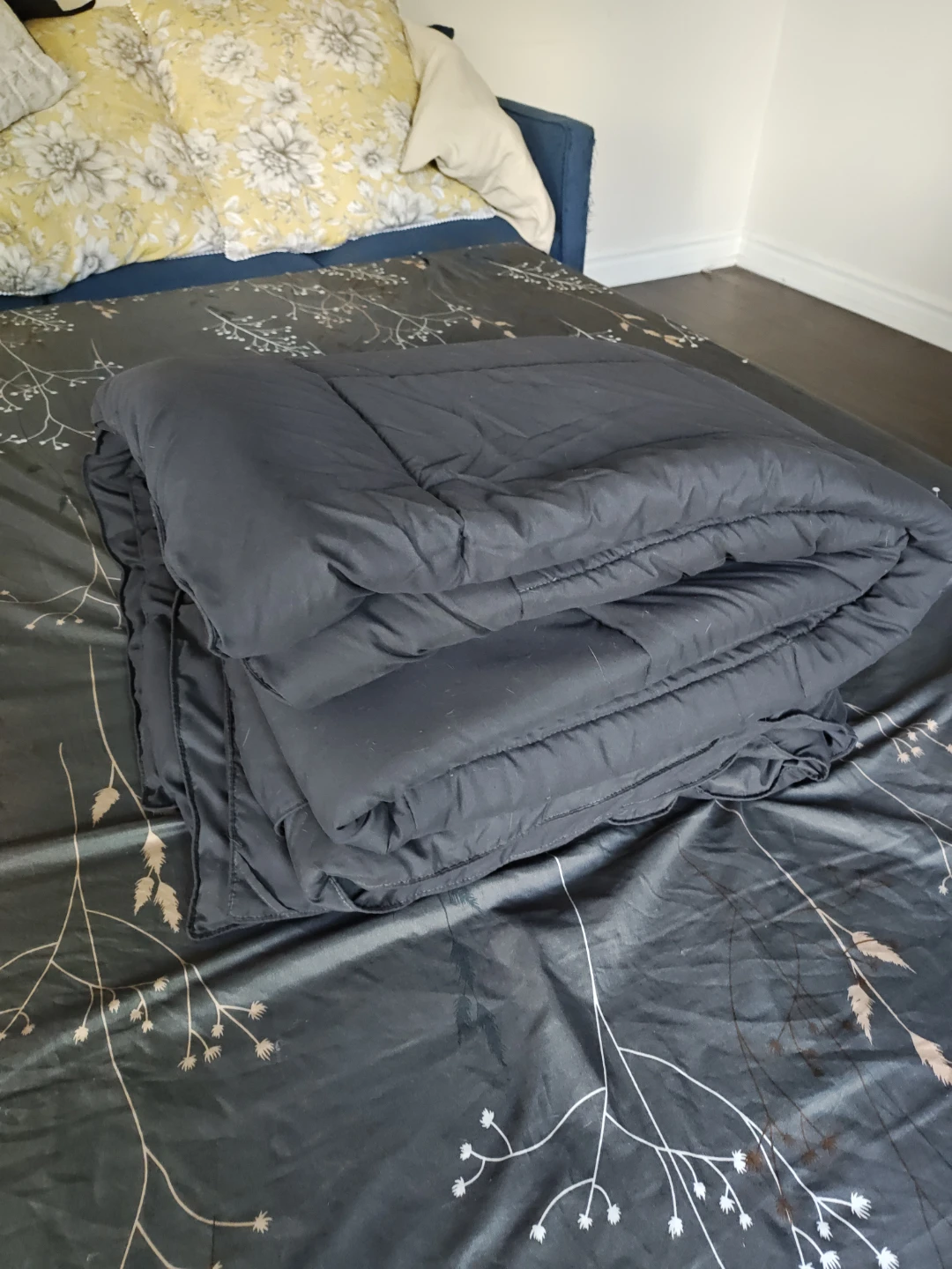 Dark Grey Guest Comforter - photo 2