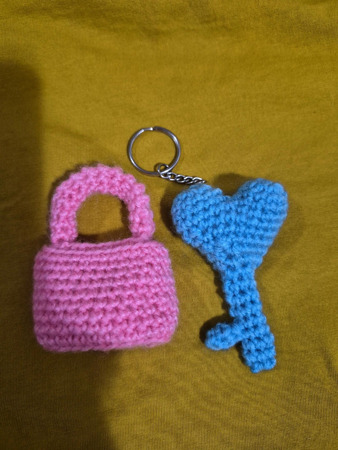 Crocheted Lock and Key Keychain - photo 3