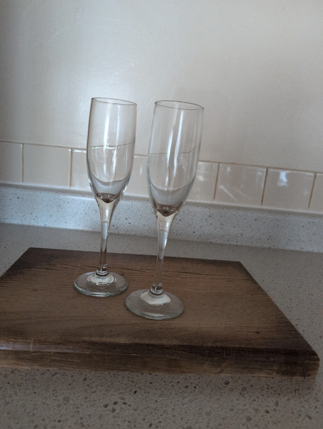 Set of 2 Clear Glass Champagne Flutes