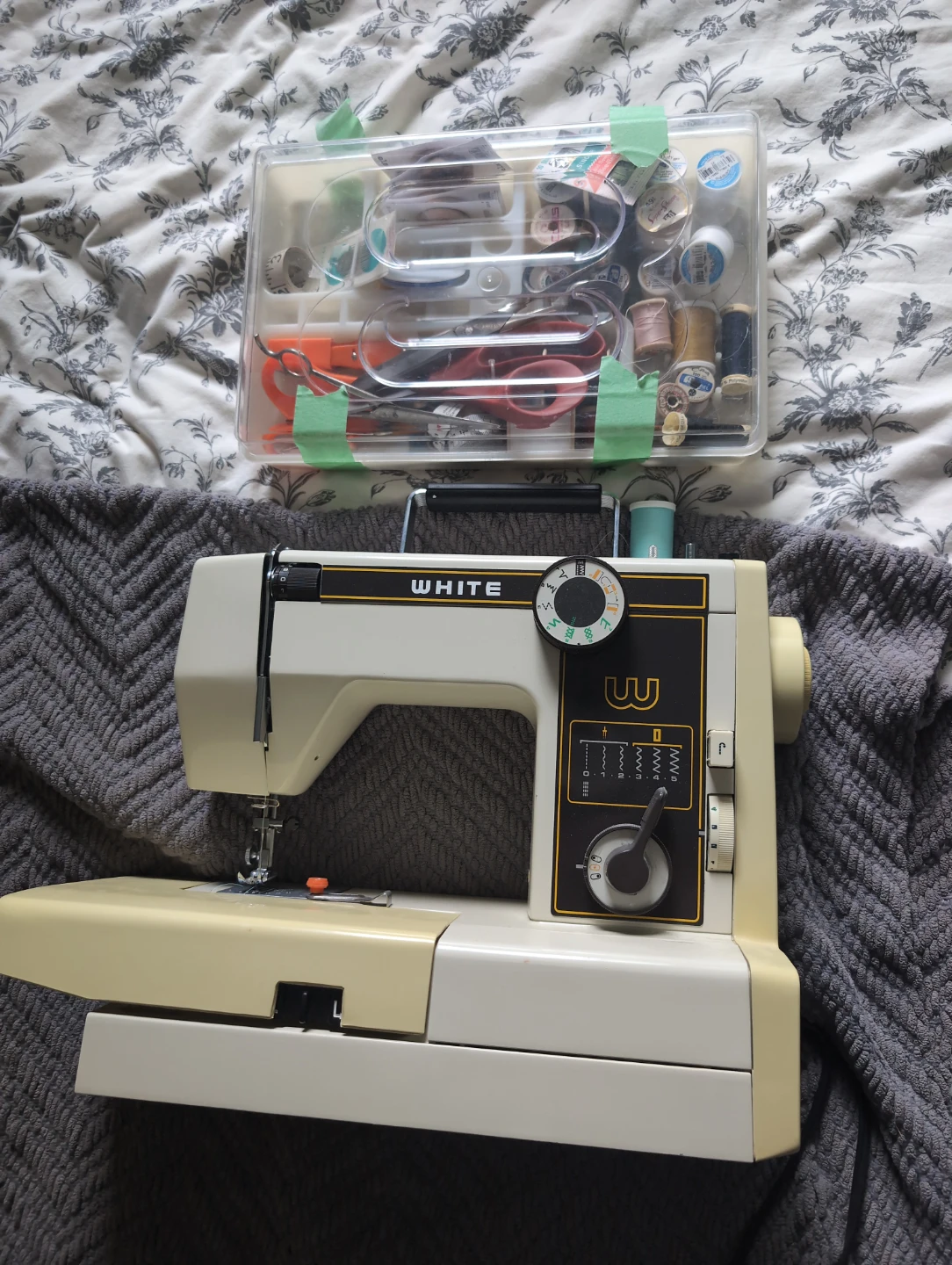 White Sewing Machine with Sewing Kit