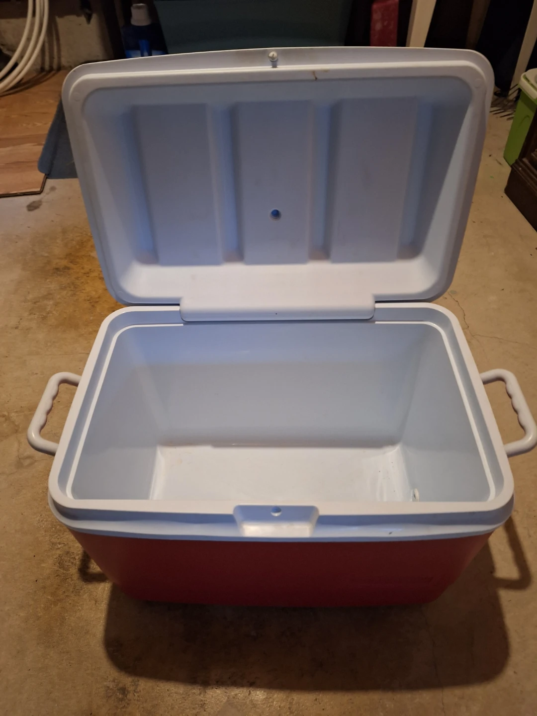 Rubbermaid Cooler